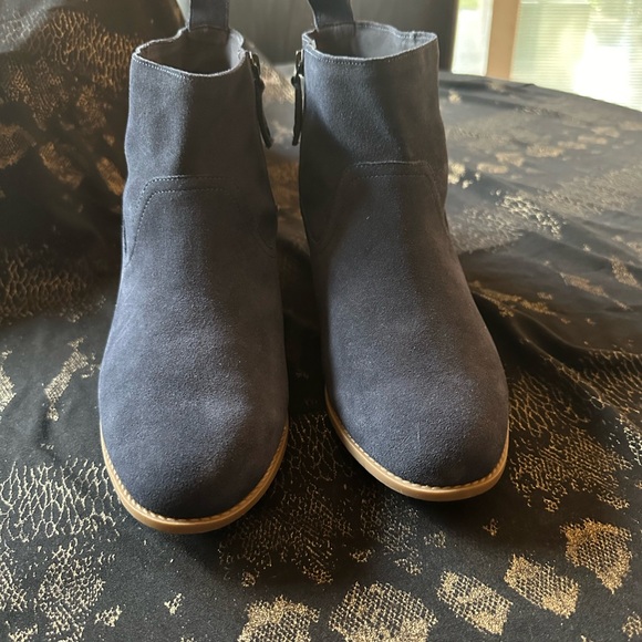 Vionic boots - Picture 2 of 5